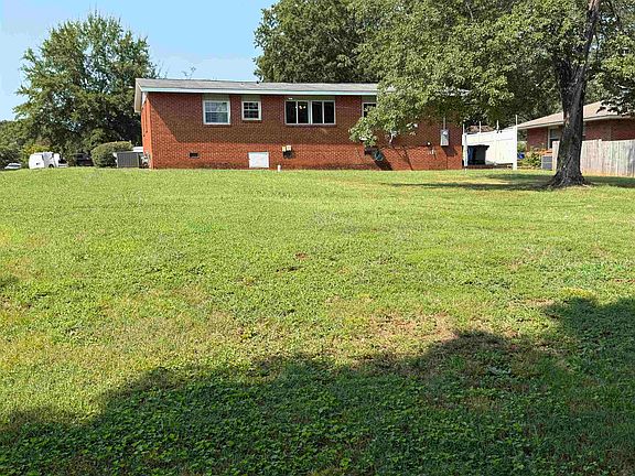 4th image of 221 Davis Ave