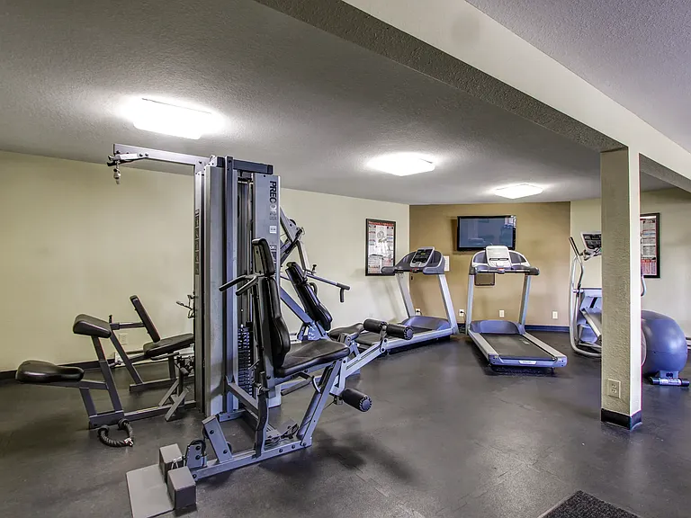 Boulevard Club Apartments — Photo 6