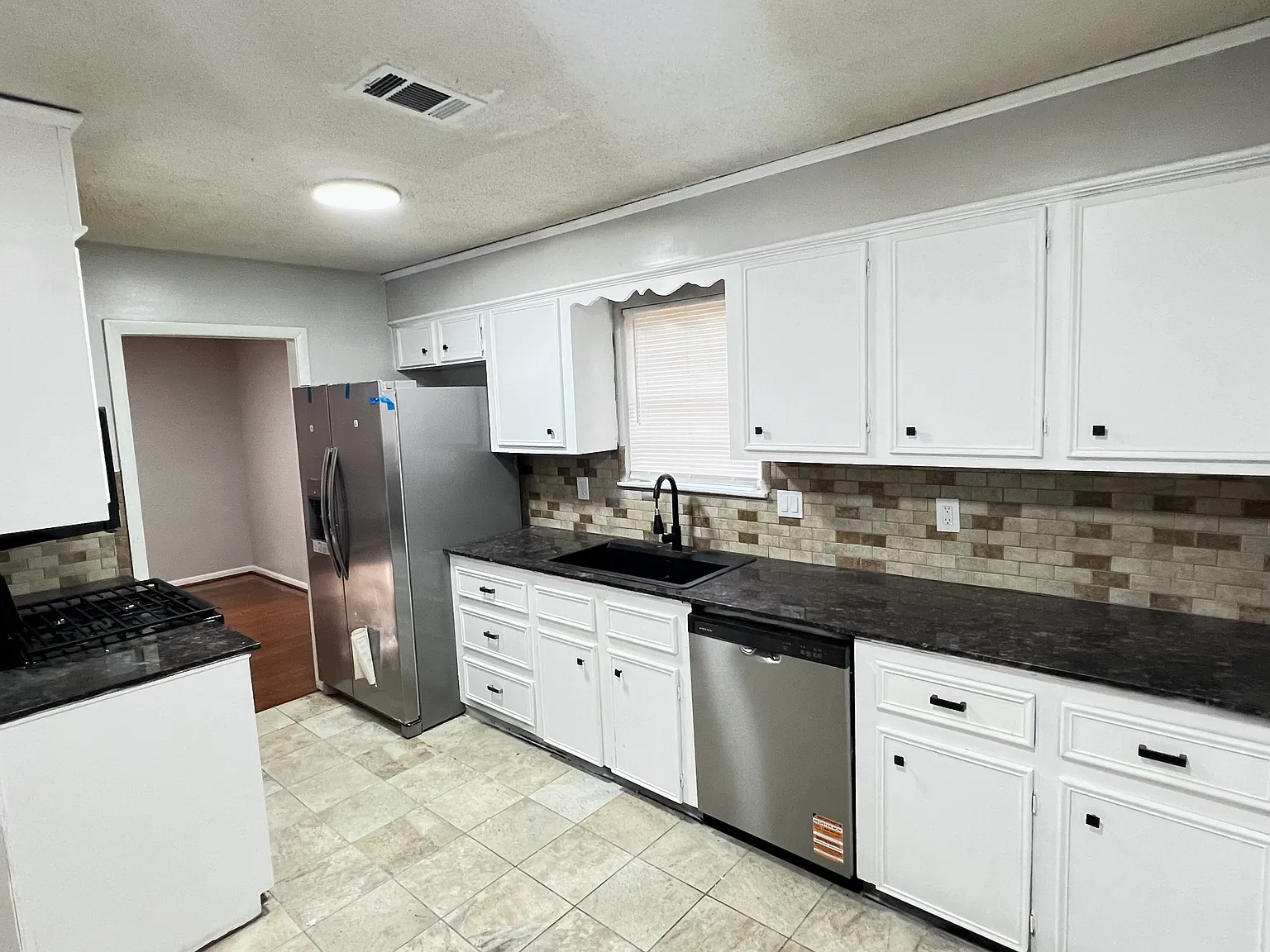 3 bed, 1689 sqft, $1,895 — Photo 3