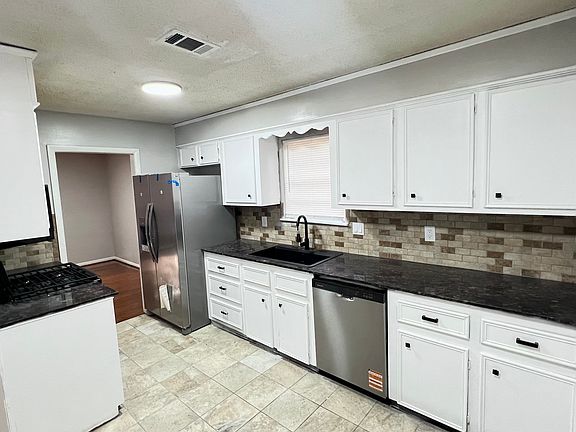 3rd image of 1521 Alberta Dr