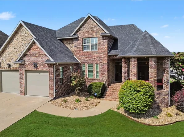 5500 S Lancaster Dr, Rogers, AR 72758