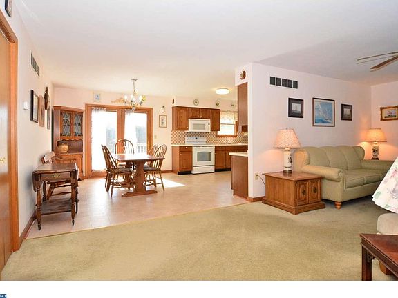 3rd image of 34142 Juniper Dr