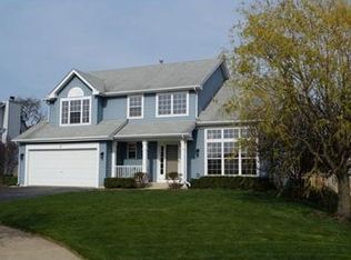 17 Creekside Ct, North Aurora, IL 60542