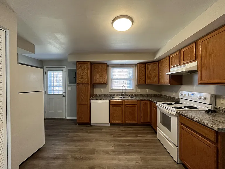 11020 McDowell Dr — Photo 8