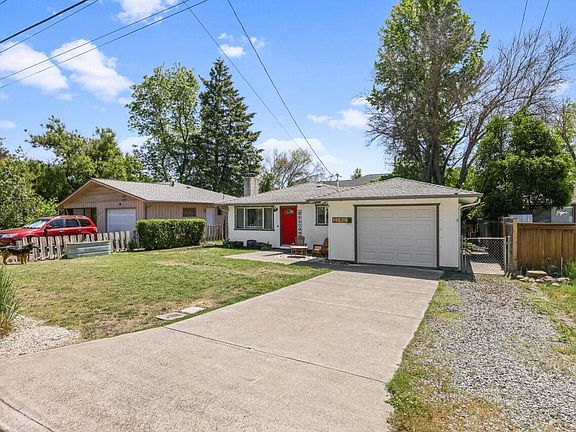 3rd image of 2190 Crestbrook Rd