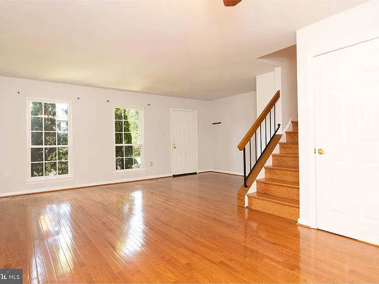4683 Joanna Ct — Photo 2