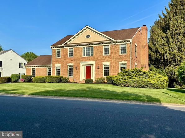 105 Hammersmith Ln, Lititz, PA 17543