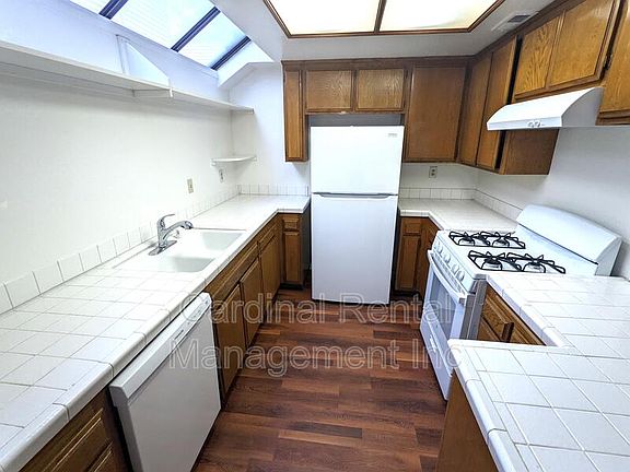 5th image of 279 E Glenarm St APT 1