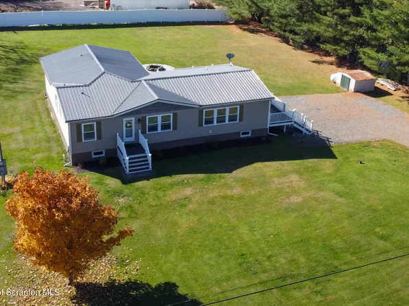 146 Pierce Rd, Carbondale, PA 18407