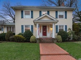 11 Virginia Rd, Floral Park, NY 11001