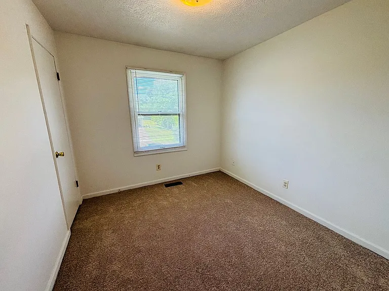 435 Wakeman Ct — Photo 7