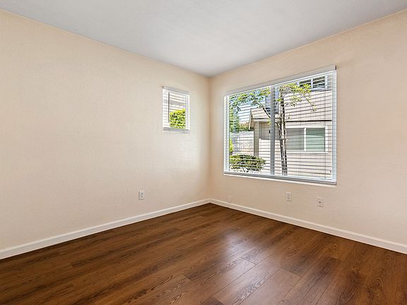 3rd image of 1290 Murray Ave APT B