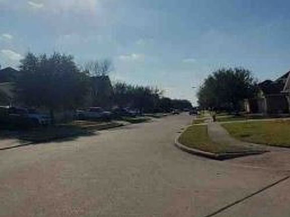 Exterior Neighborhood (street photo)