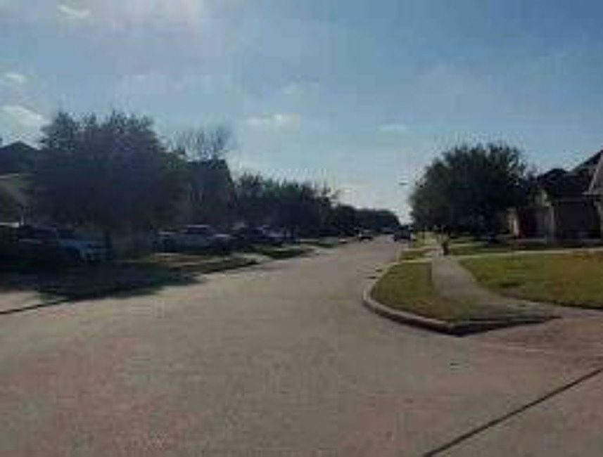 Exterior Neighborhood (street photo)