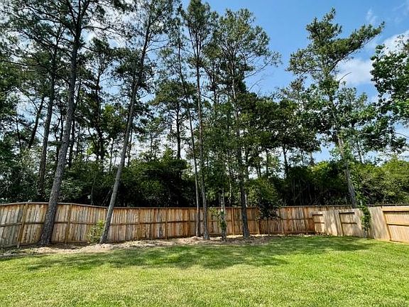 HUGE back yard! 11,000 square feet lot!