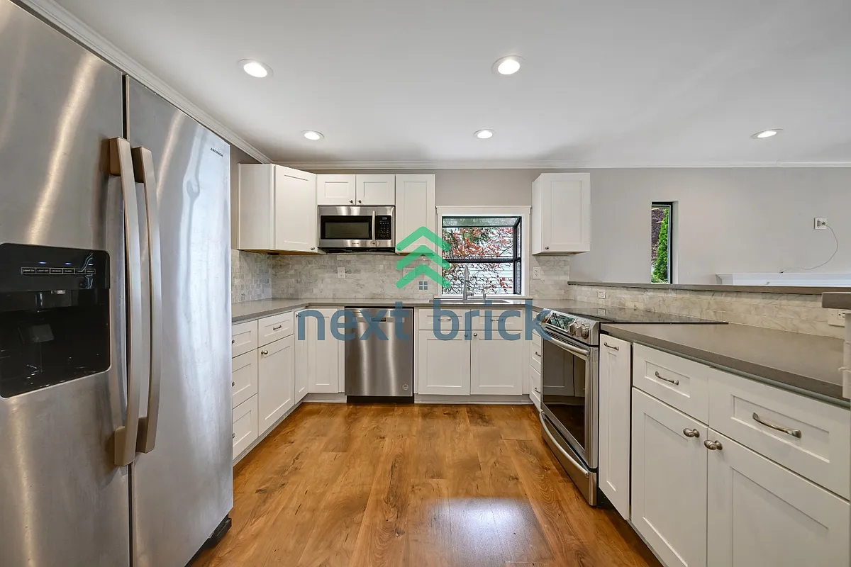Building Photo - 16449 SE 39th Pl