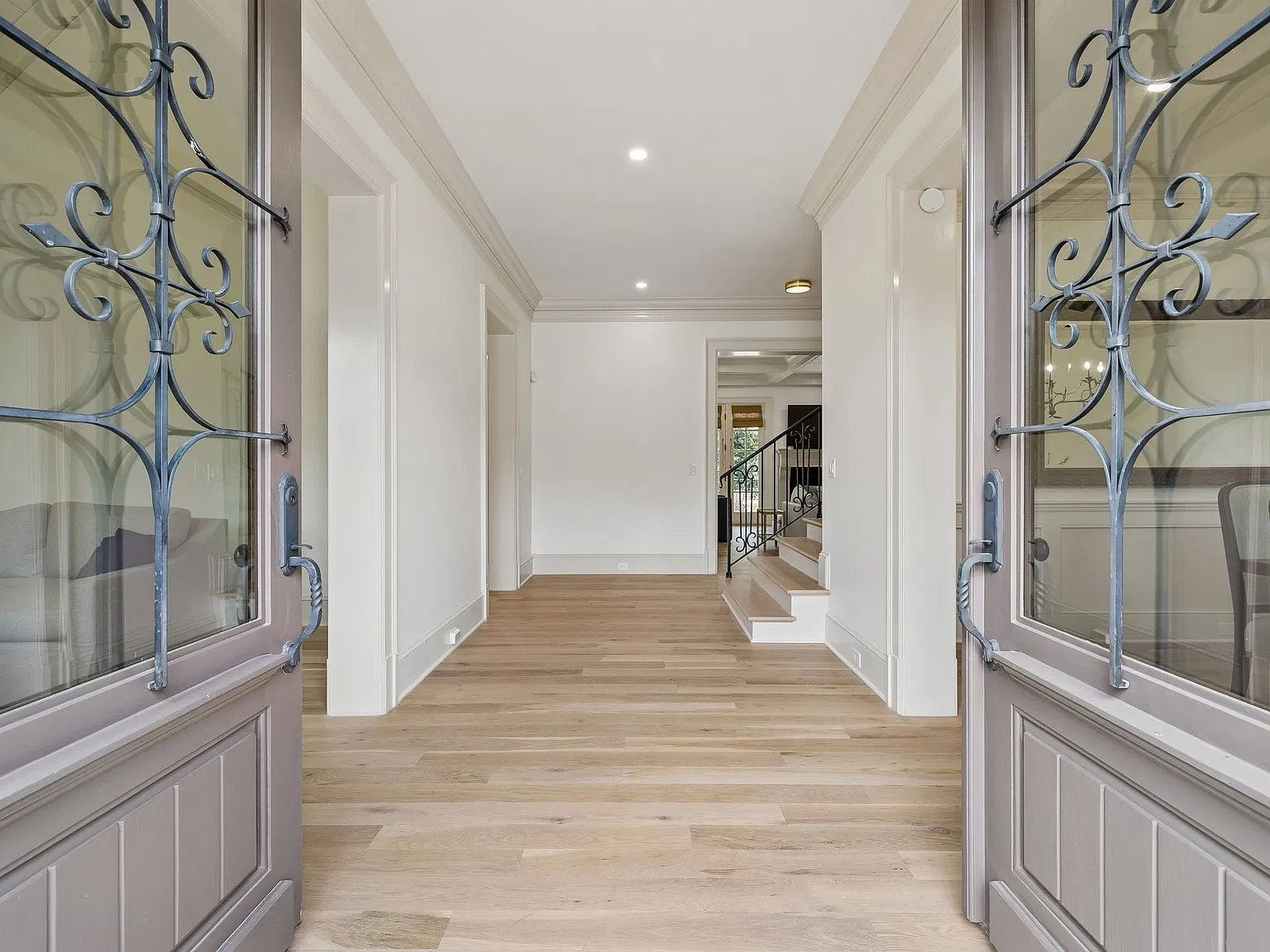 5 bed, 7.0 bath, 5850 sqft, $15,000 — Photo 4