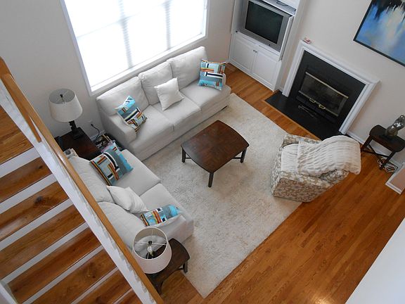 5th image of 136 Friendship Ct