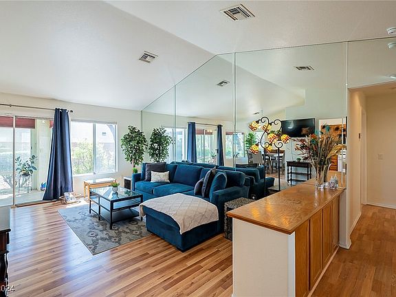 3rd image of 2808 Desert Crystal Dr