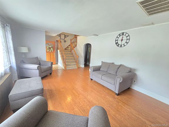 4th image of 67 Myrtle Avenue