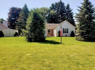 9765 W Plainfield Ave, Greenfield, WI 53228