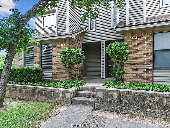2nd image of 2320 Jaguar Dr APT 305