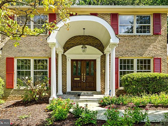 3rd image of 1560 Forest Villa Ln