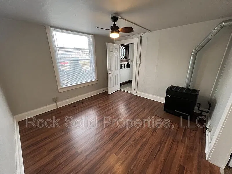 Studio, 1.0 bath, 500 sqft, $750 — Photo 4