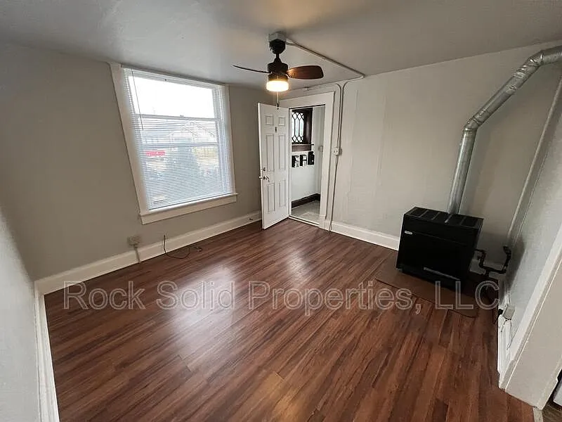 Building Photo - 1610 Pebrican Ave #2
