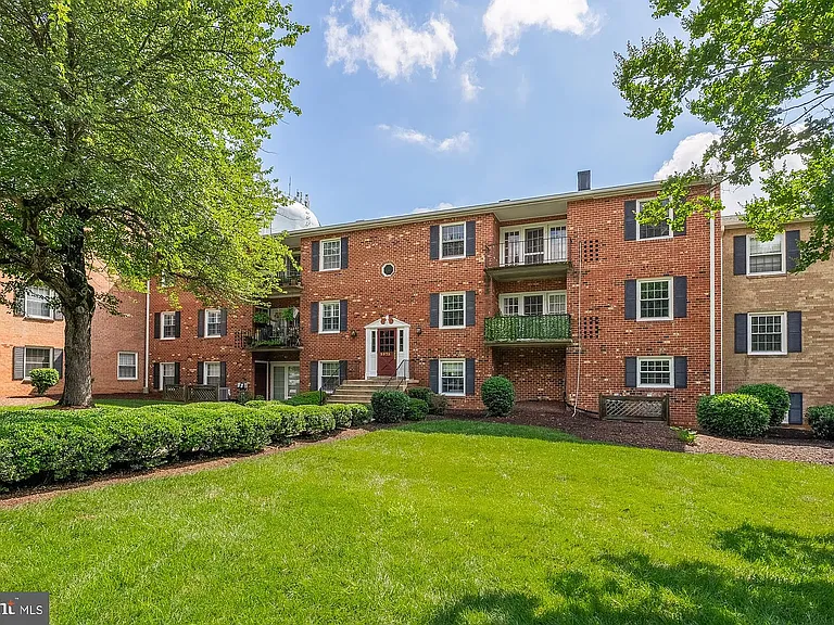 3975 Lyndhurst Dr #103 — Photo 2