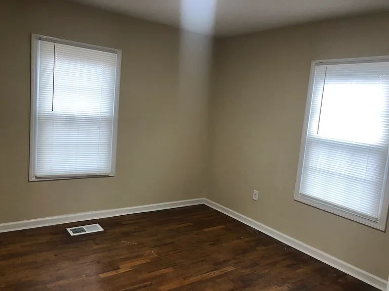 1807 Courtney Ave — Photo 7