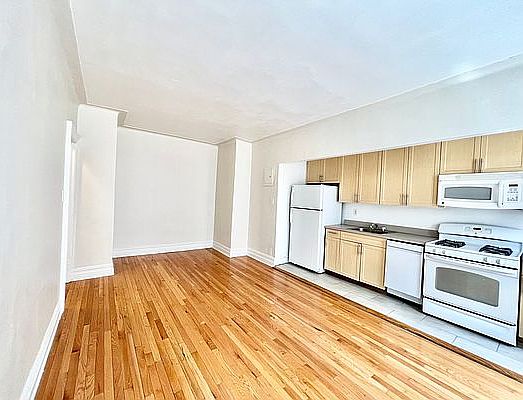 3rd image of 3725 81st St APT 4H