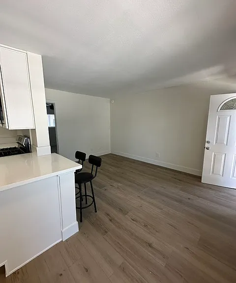 383 W Bay St #7 — Photo 15