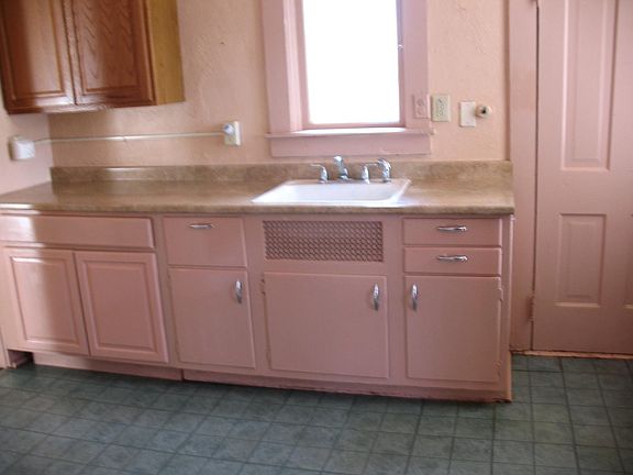 2nd image of 516 W Washington Ave
