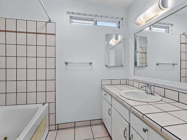 151 S Myers St — Photo 2