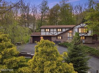 31 Brunswick Dr, Mount Pocono, PA 18344