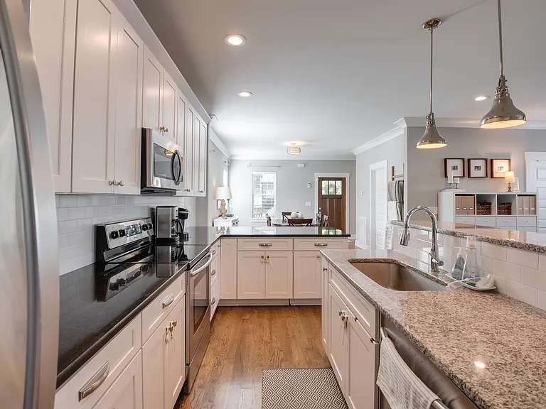 508 Morton Ave — Photo 11