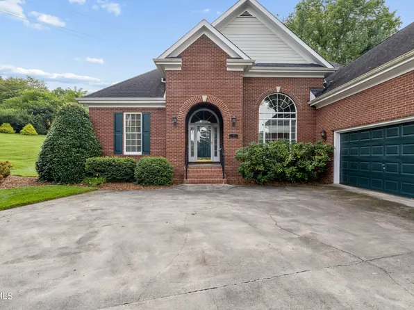 13 Hunters Ridge Rd, Johnson City, TN 37604