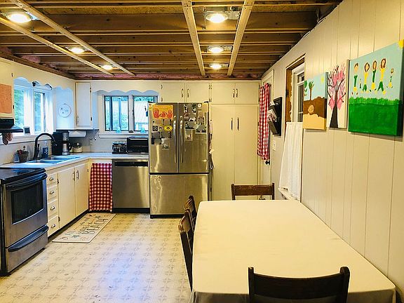 Large, bright kitchen