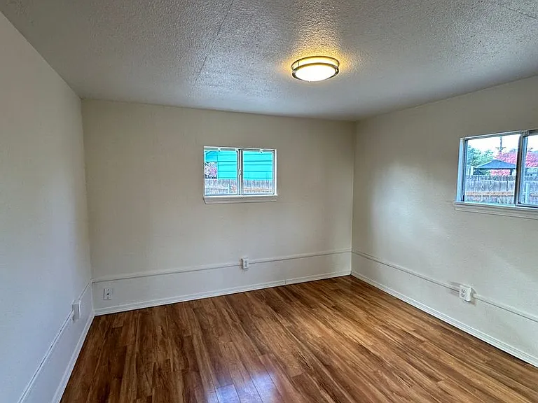 809 Willard Ave — Photo 7