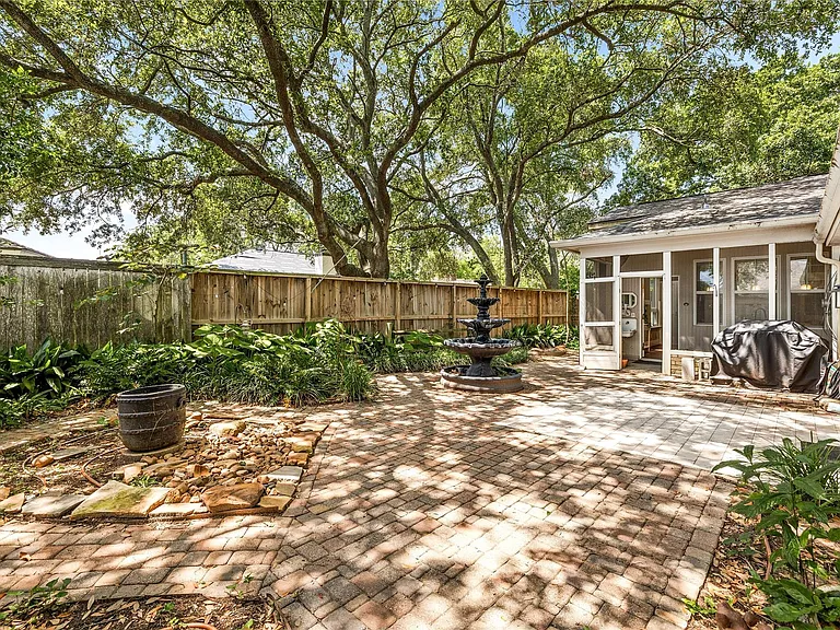 22607 Goldstone Dr — Photo 44