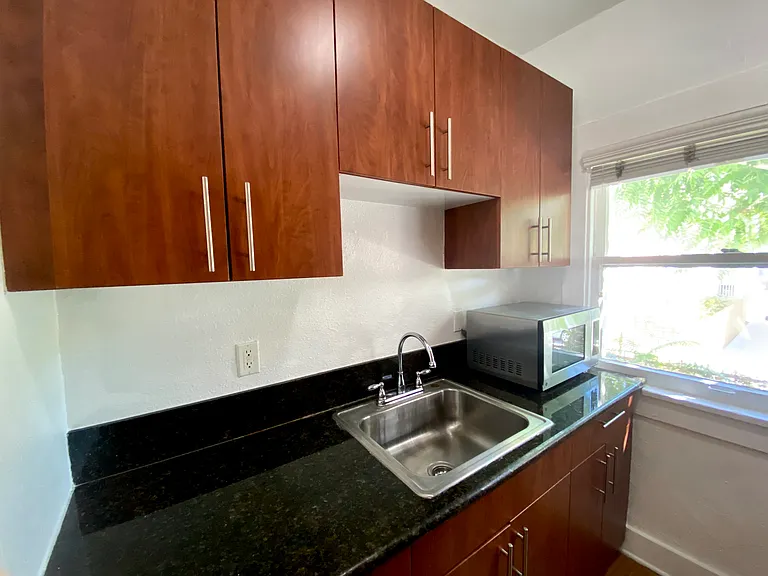 Valencia Village Lofts — Photo 10