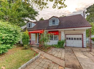 352 Mill Rd, Valley Stream, NY 11581