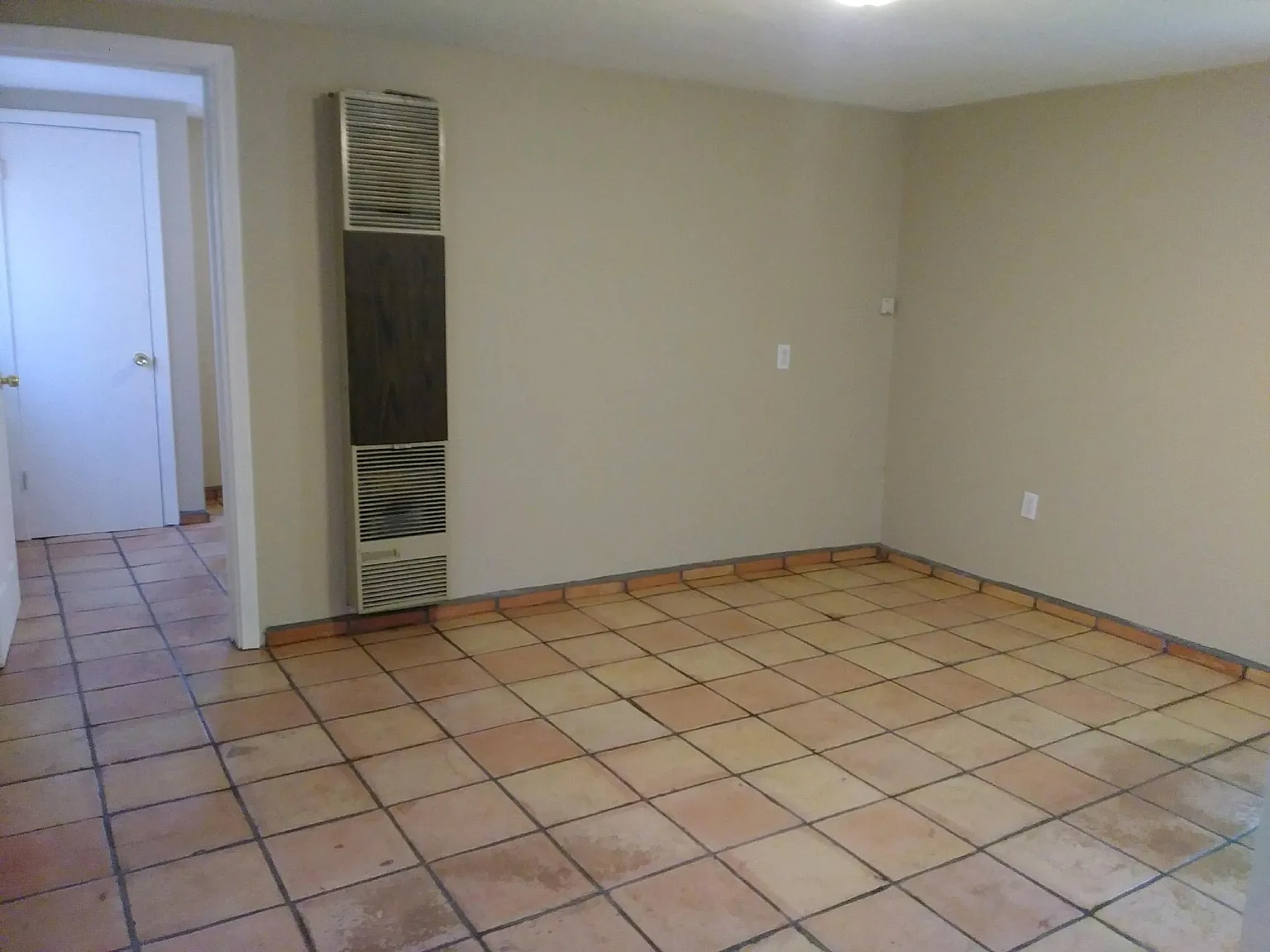 2312 Hollywood Ave NW — Photo 2