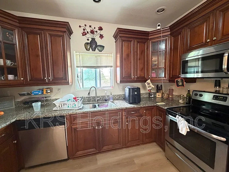 5748 Burrell Ave — Photo 4