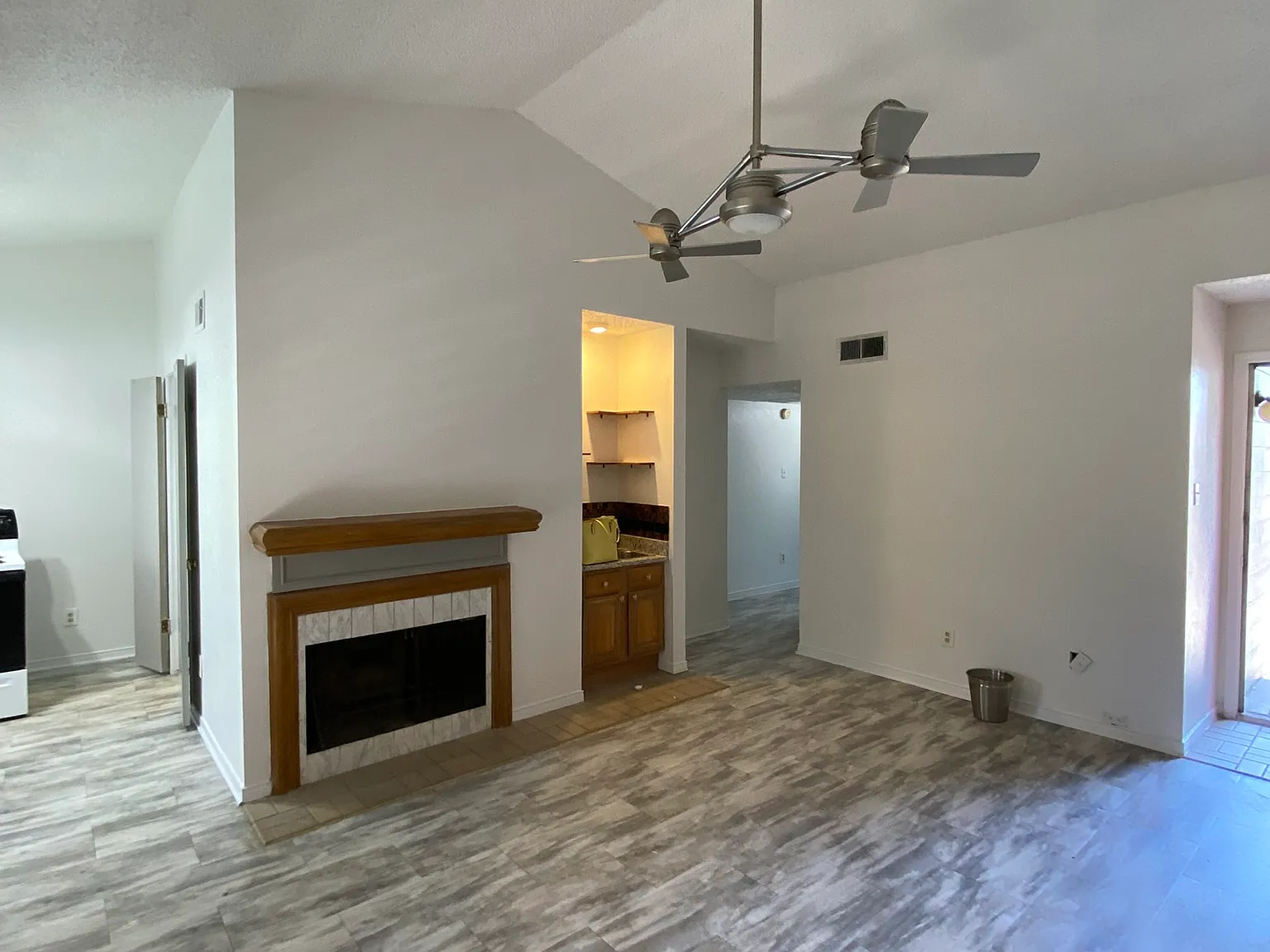 2 bed, 865 sqft, $1,400 — Photo 3