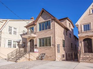 715 College Pl, College Pt, NY 11356
