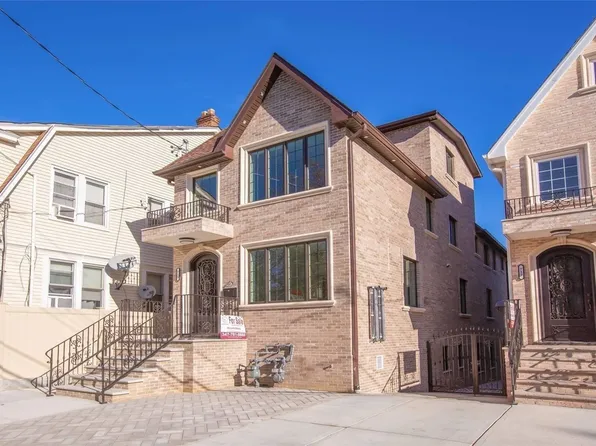 715 College Place, College Point, NY 11356