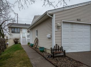 3112 Maplewood Dr, Bettendorf, IA