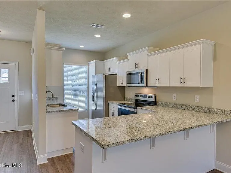 544 Hardy Point — Photo 10